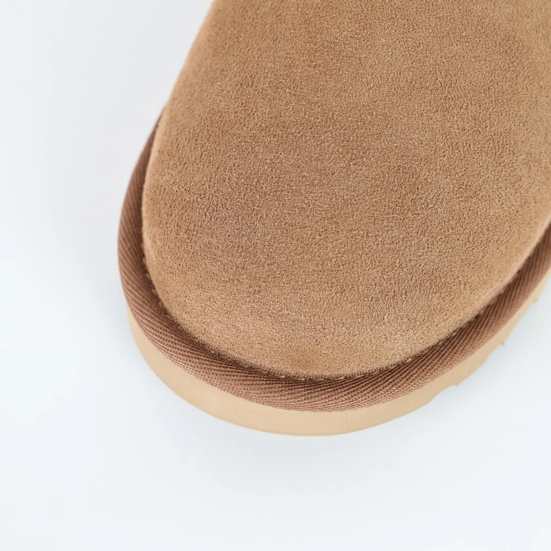 Pick up locally 💰600 Core recommended good price Cashmere insoles are a very suitable choice for keeping warm in winter and at home. In the new year, uug launched a series of styles, which are partially geared towards the preferences of young consumers and have also moved to the forefront of fashion trends. Shoe body material Water-repellent coated suede upper 17mm UGGPURE™ implanted wool insole Lightweight non-slip comfortable rubber outsole With brand LOGO Trademark Comes with a full set of packaging Size: 35 36 37 38 39 40